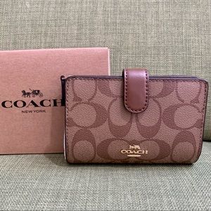 COACH Medium Corner Zip Wallet in Signature Canvas (Khaki/Saddle 2)